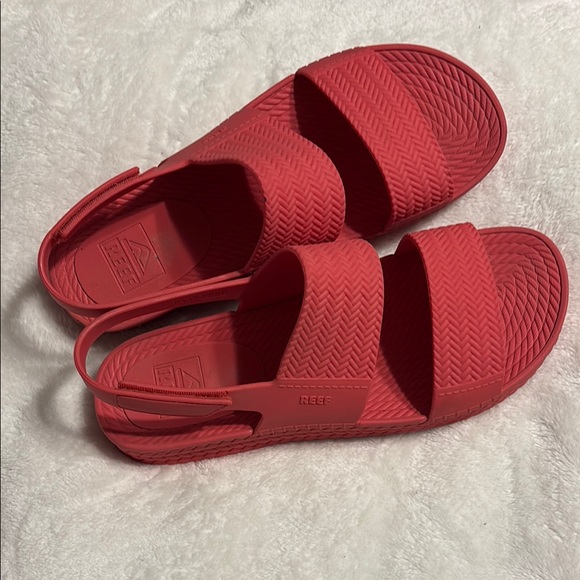 Reef Water Vista Red Rubber Sandals - Picture 2 of 5